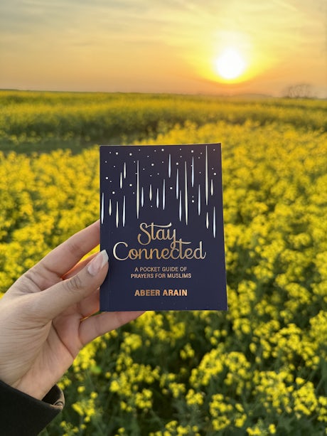 Stay Connected - A Pocket Guide of Prayers for Muslims